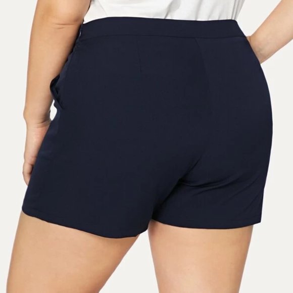 O-Ring Embellished Tailored Shorts - Picture 3 of 4